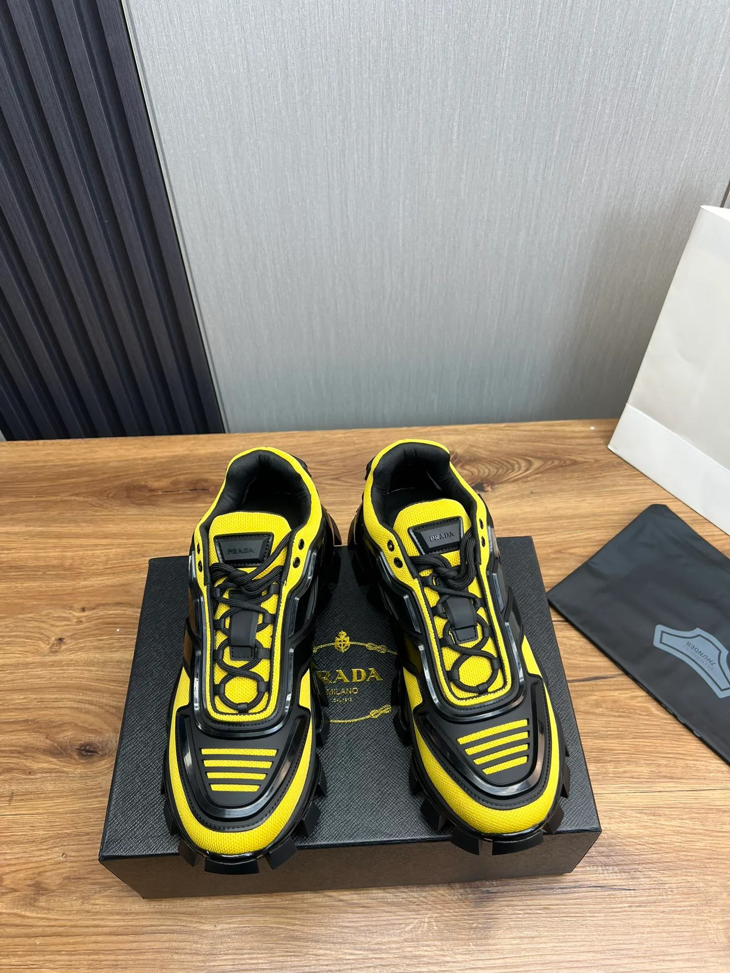 Men's shoes 💰620💰 [PRADA] Popular thick-soled shoes for couples 👩‍❤️‍👨 Available all year round ✔️Official website synchronization Original fly-knit film fabric + cowhide lining, 1⃣️ to 1⃣️ replica, original sole, 36-45 (45 made to order, non-refundable)